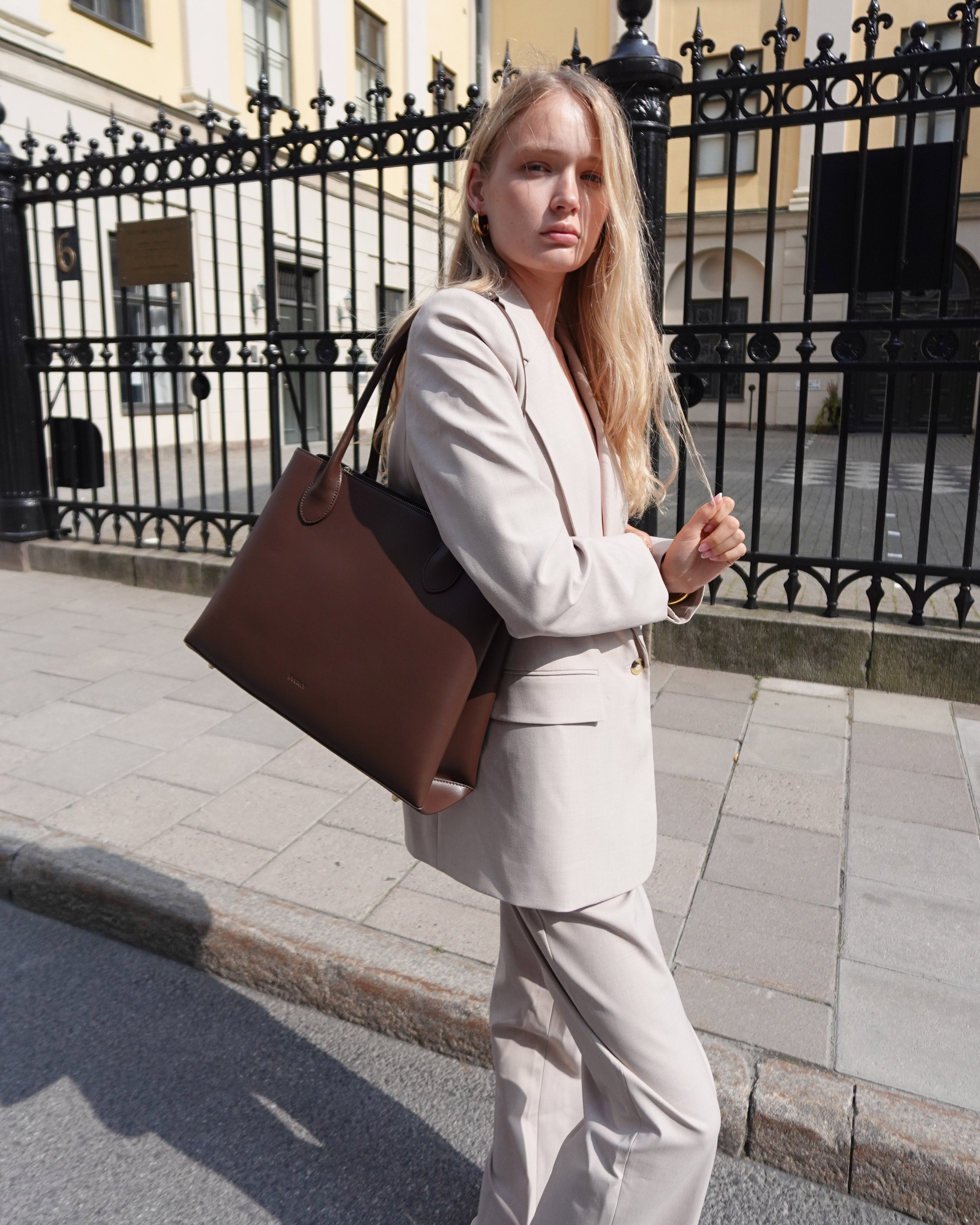 Medium Work Tote Brown – Everly Travel